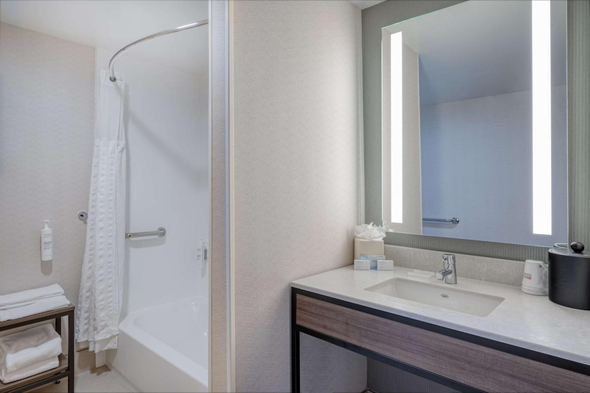 Hilton Garden Inn Clarksburg Buitenkant foto